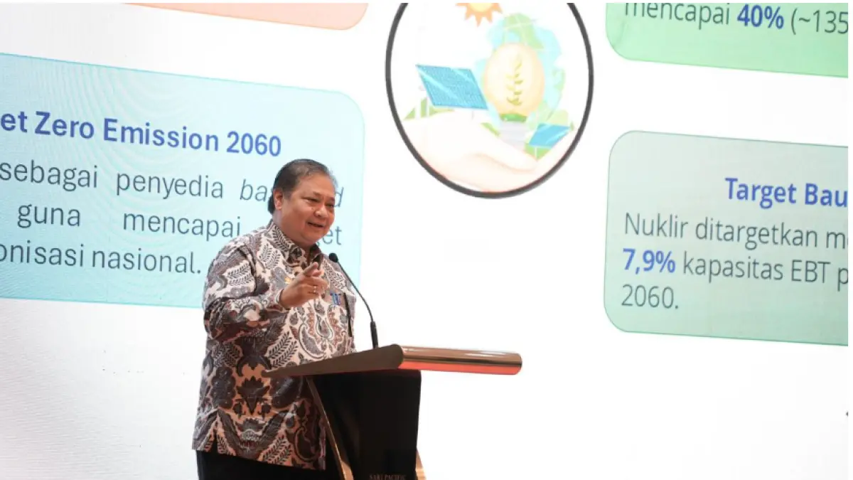 Airlangga Hartarto menyampaikan kesiapan Indonesia membangun PLTN dalam forum internasional UGM Nuclear Readiness Forum 2026 yang diselenggarakan oleh Fakultas Teknik Universitas Gadjah Mada bekerja sama dengan Keluarga Alumni Teknik Gadjah Mada (KATGAMA) di Jakarta, Rabu (22/04/2026). (Foto: Kemenko Ekon)