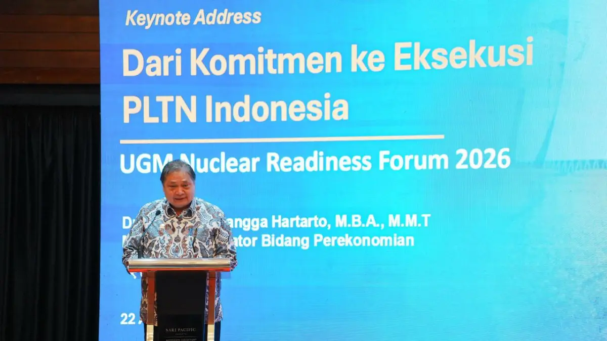 PLTN: Menko Perekonomian, Airlangga Hartarto memaparkan percepatan kesiapan pembangunan Pembangkit Listrik Tenaga Nuklir (PLTN) dalam UGM Nuclear Readiness Forum 2026 di Jakarta, Rabu (22/4). Pemerintah menargetkan keputusan pembangunan pada 2027 dan mulai beroperasi 2032. (Foto: Kementerian Koordinator Bidang Perekonomian)