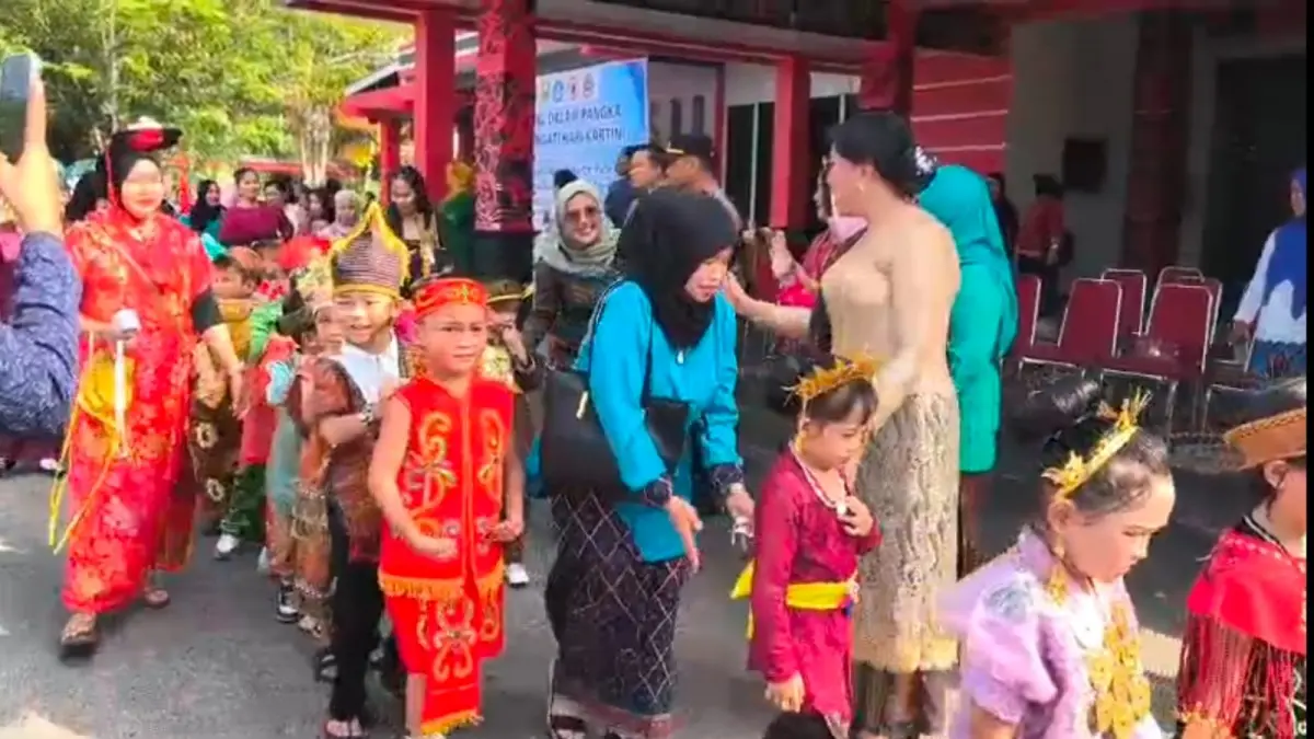 Anak-anak TK dan PAUD saat ikuti Karnaval Hari Kartini di Sanggau