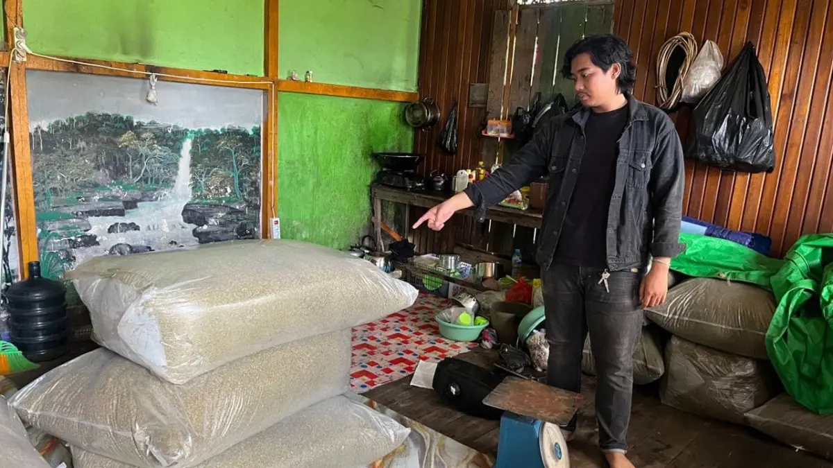 Anggota Polres Kapuas Hulu saat melakukan olah TKP pencurian Kratom. (ISTIMEWA)