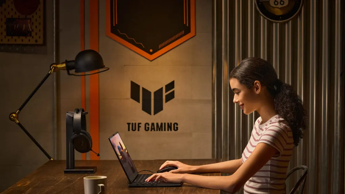 ASUS dan AMD saat peluncuran laptop gaming ROG terbaru yang mengusung teknologi AI di Indonesia.