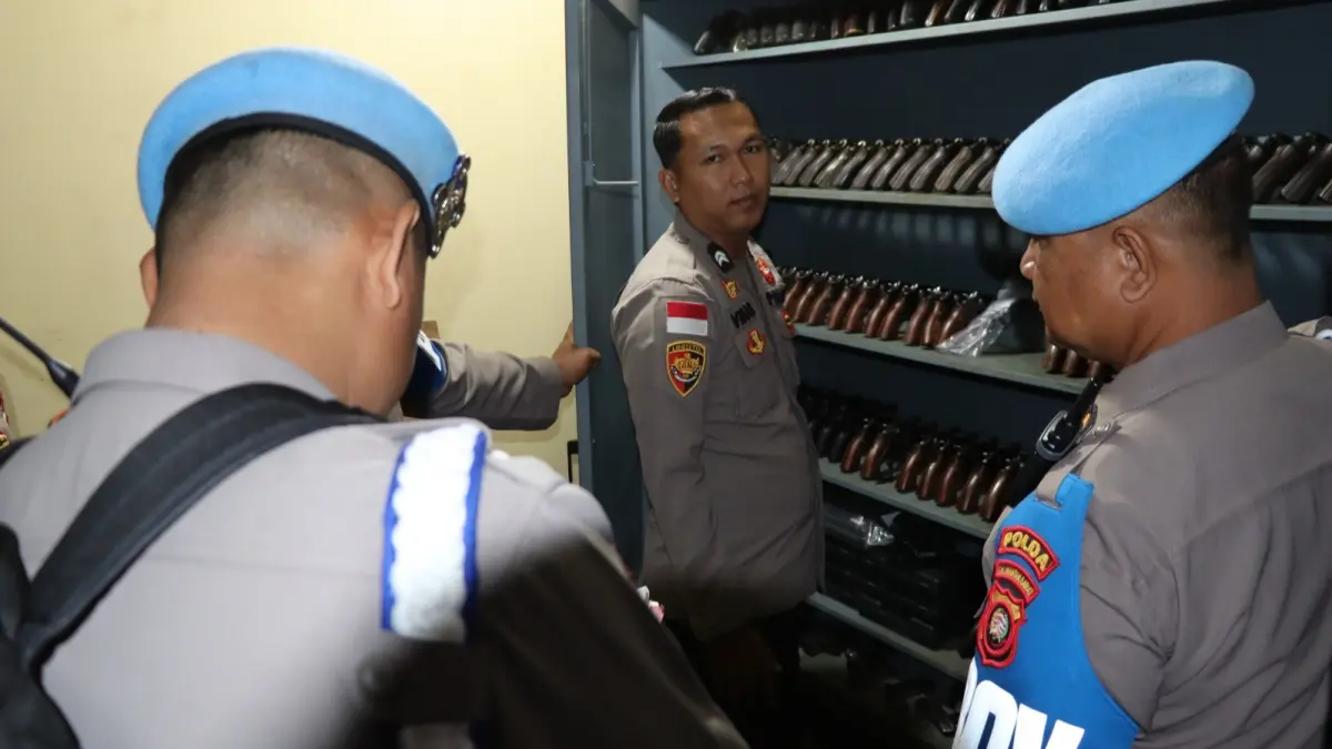 Bidang Profesi dan Pengamanan (Bidpropam) Polda Kalimantan Barat melaksanakan pemeriksaan senjata api di gudang logistik Polres Kapuas Hulu. (DOK POLRES KAPUAS HULU)