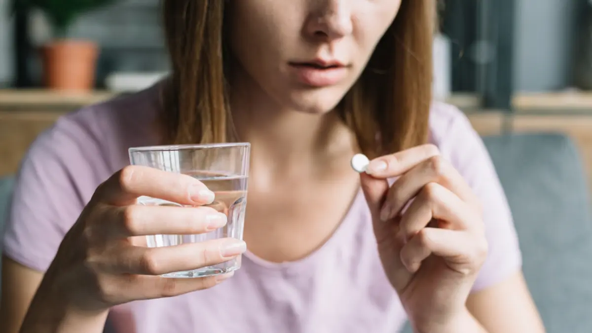Ilustrasi terlalu sering minum obat pereda nyeri dapat menyebabkan berbagai penyakit serius. (FREEPIK)