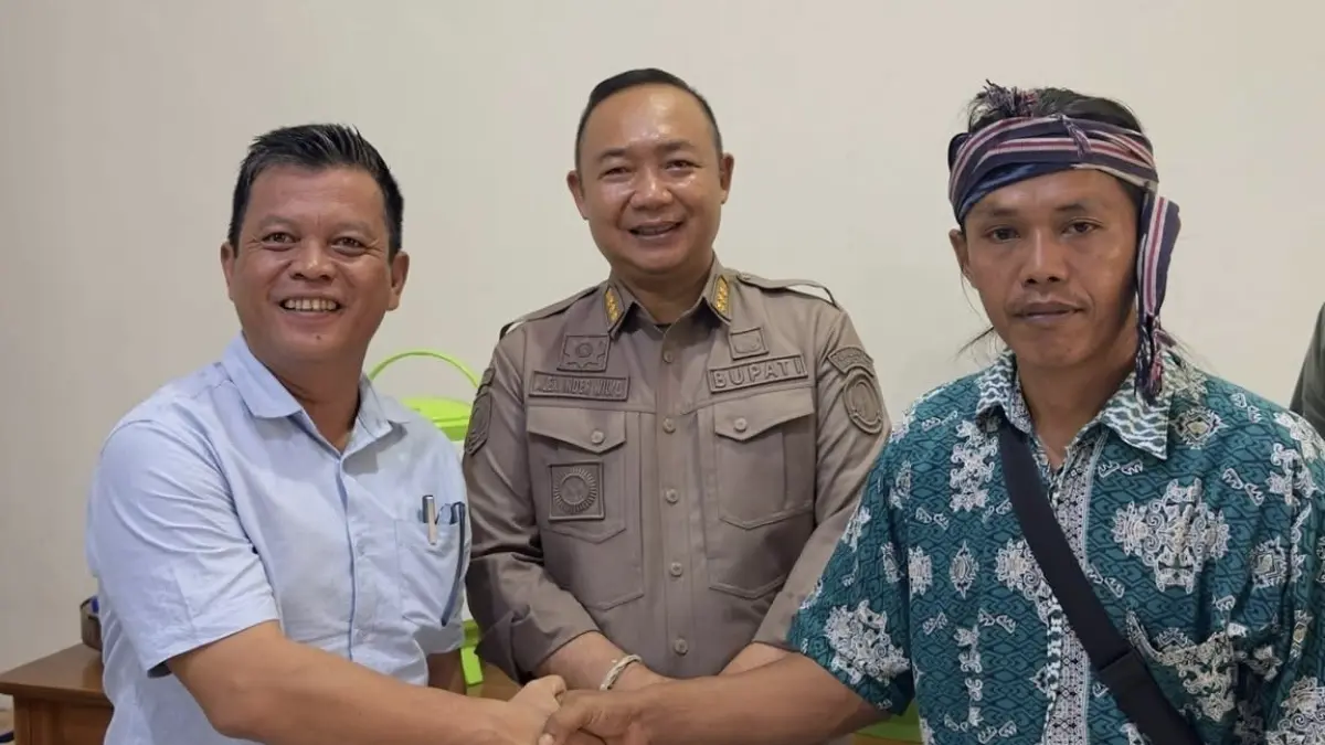 Kedua belah pihak bersepakat damai setelah ditengahi oleh Bupati Ketapang, Alexander Wilyo, beberapa waktu lalu. (ISTIMEWA)