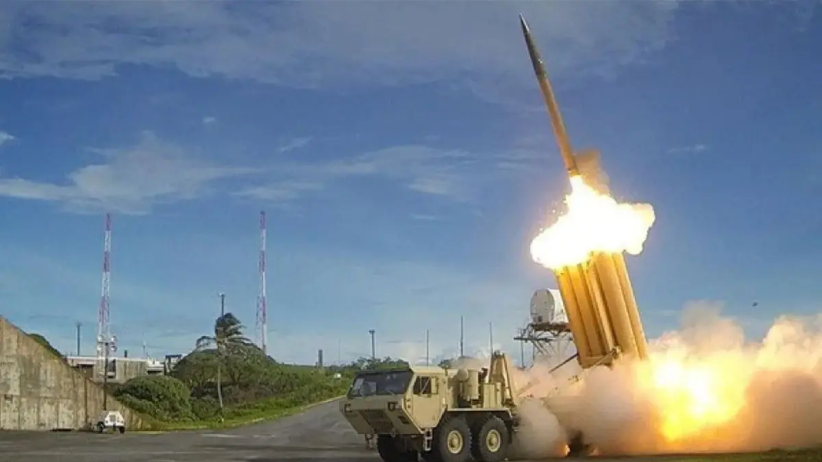 lustrasi - Uji coba sistem anti-rudal Terminal High Altitude Area Defense (THAAD).(ANTARA)