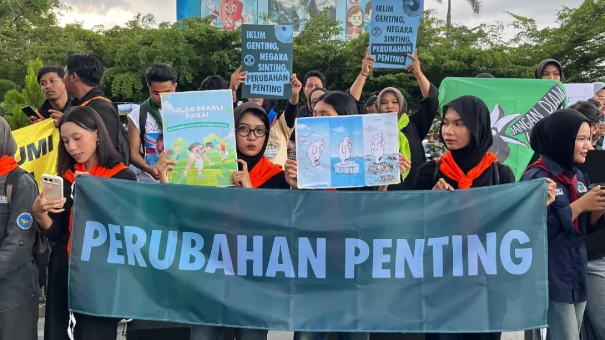 Peringatan Hari Bumi 2026 di Pontianak, Koalisi Rimpang Borneo menggaungkan “Save Our Borneo: Pulihkan Nadi Hijau Kita” sebagai seruan penyelamatan lingkungan Kalimantan Barat di tengah krisis ekologis. (WALHI)