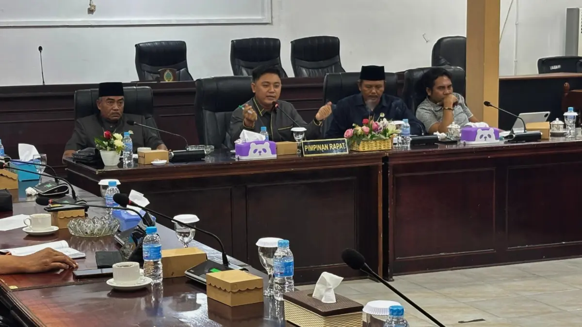 DPRD Kayong Utara dalam Rapat Kerja Panitia Khusus (Pansus) Laporan Keterangan Pertanggungjawaban (LKPJ) Kepala Daerah Tahun 2027, Selasa (23/4). (DOK ISTIMEWA)