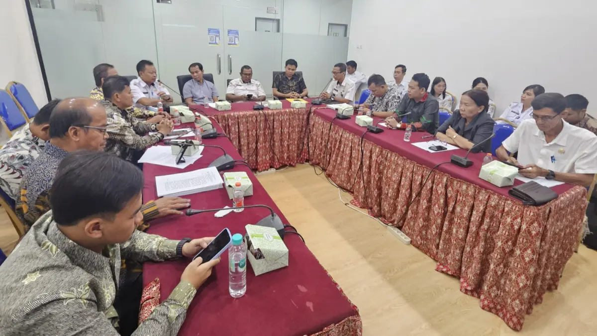 Kantor Wilayah Kementerian Hukum Kalimantan Barat menggelar rapat harmonisasi Raperda tentang Penyediaan dan Penyerahan Prasarana, Sarana, dan Utilitas Umum (PSU) Perumahan bersama DPRD Kapuas Hulu pada Rabu (22/4). (DOK KANWIL KEMENKUM KALBAR)