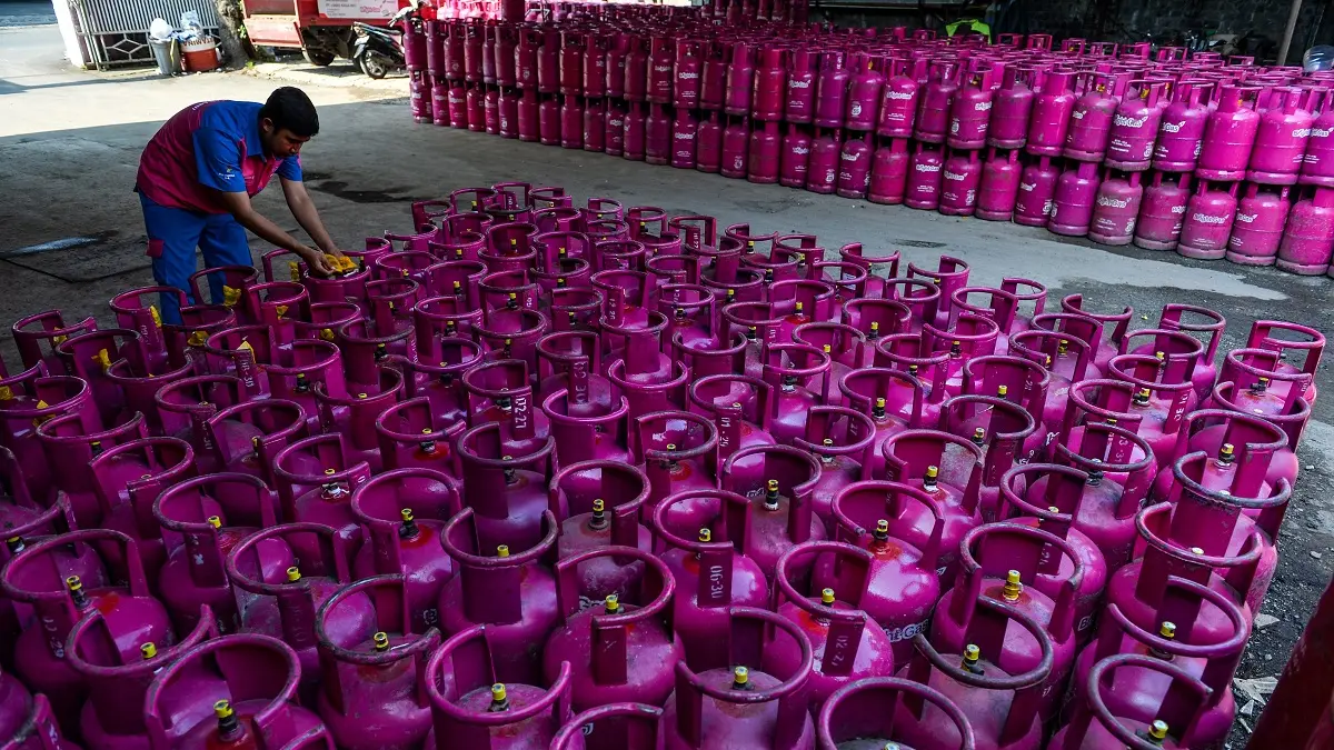 Kenaikan harga LPG 5,5 kilogram dan 12 kg yang dikeluarkan pemerintah pusat, menjadi beban tambahan bagi masyarakat pengguna gas nonsubsidi tersebut. (ISTIMEWA)