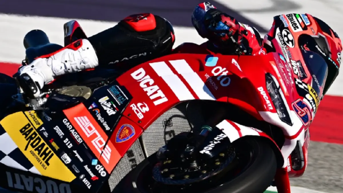 Michele Pirro menjajal Ducati GP27 850cc dalam shakedown di Misano. (INSTAGRAM/@michelepirro51)