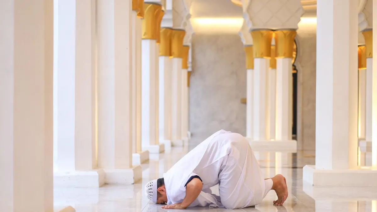 Sujud merupakan salah satu gerakan dalam salat 
