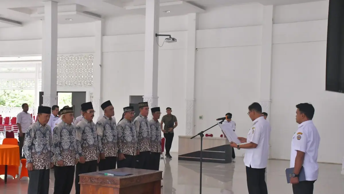 Wakil Bupati Kayong Utara, Amru Chanwari, secara resmi melantik Dewan Pendidikan Kabupaten Kayong Utara periode 2026-2030.  (PROKOPIM KKU)