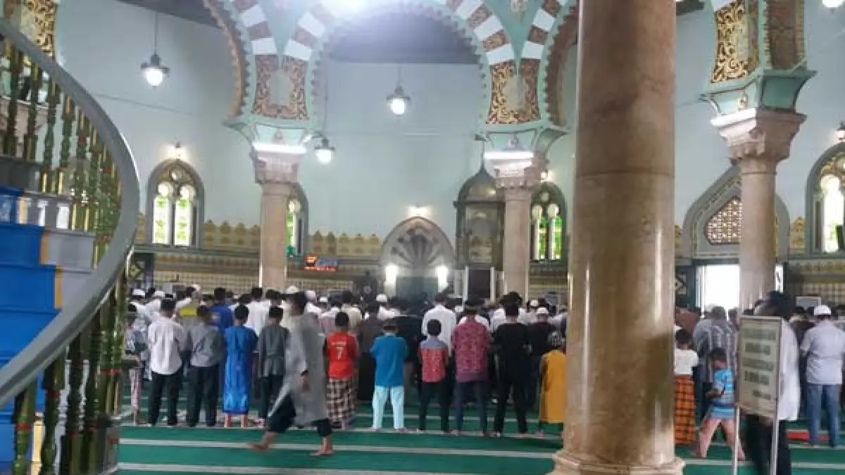 jamaah sedang salat Jumat