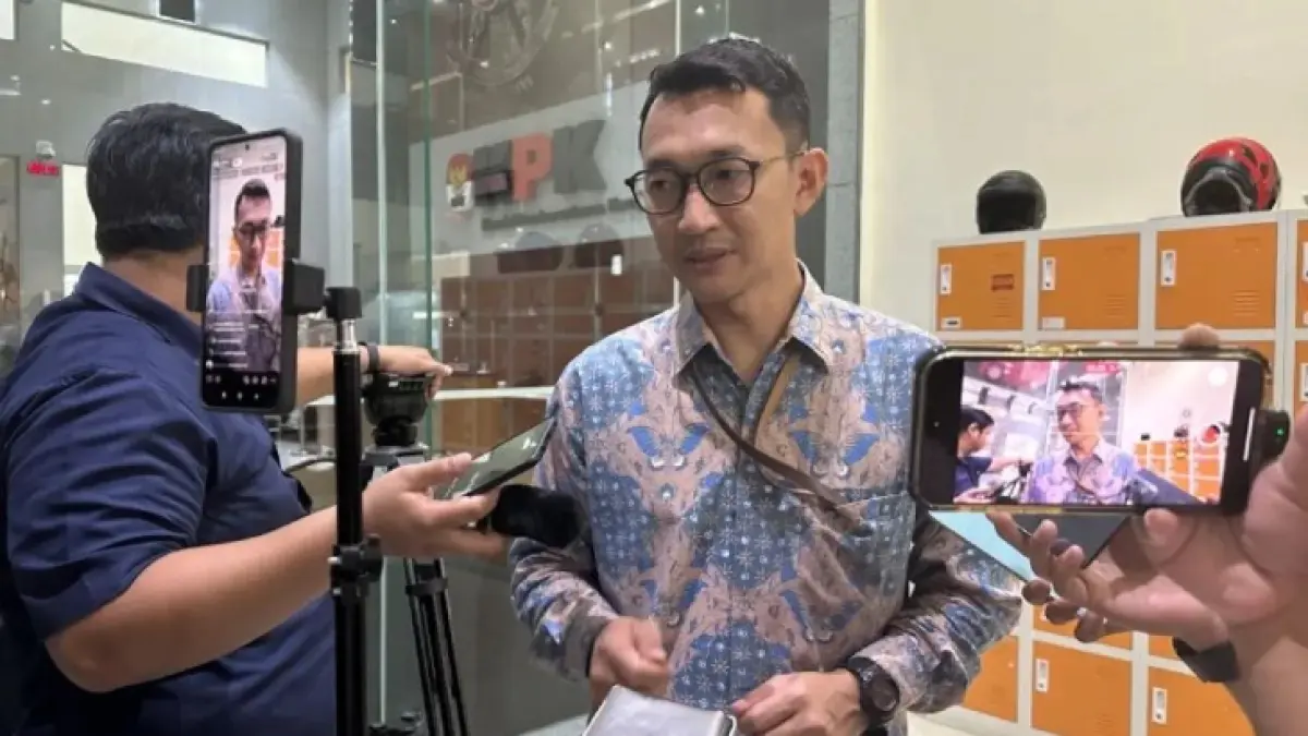 Juru Bicara KPK Budi Prasetyo menyampaikan keterangan kepada media di Gedung Merah Putih KPK, Jakarta, Kamis (23/4/2026). Foto: ANTARA/Rio Feisal.