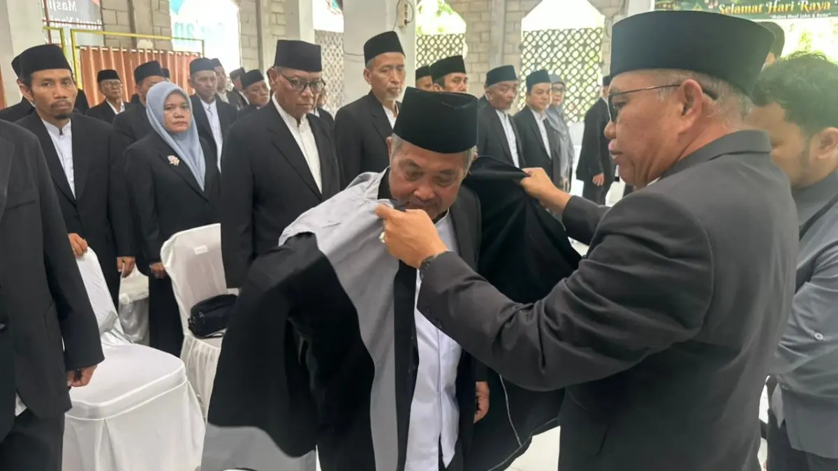 Wabup Mempawah Juli Suryadi melantik Dewan Hakim MTQ ke-37.