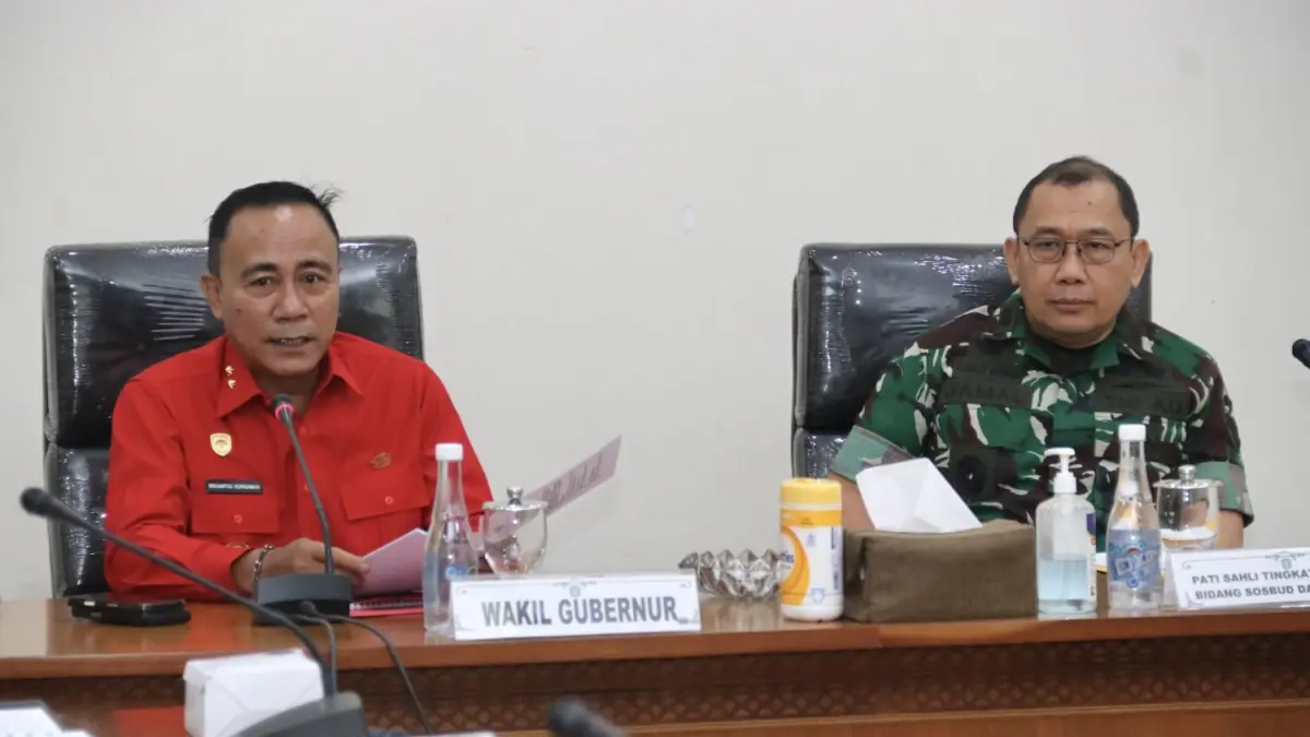 Wakil Gubernur, Krisantus Kurniawan, saat menerima audiensi Staf Ahli (Sahli) Tingkat III Kepala Staf Angkatan Darat (Kasad) Bidang Sosial Budaya dan Narkoba, Mayjen TNI Jamallulael. (Adpim Pemprov Kalbar)