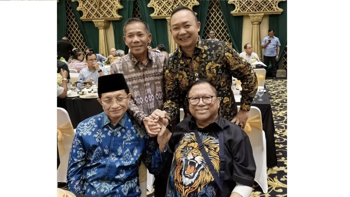 Bupati dan Wabup Ketapang, Alexander Wilyo dan Jamhuri Amir, berfoto bersama OSO dan Menteri Agama RI, Nasaruddin Umar, menyebut energi positif dari pertemuan tersebut dibawa kembali ke Ketapang. (ISTIMEWA)
