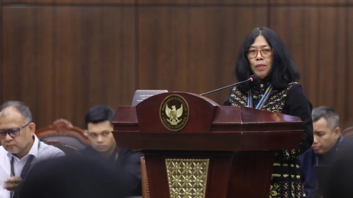 Perwakilan pemerintah, Nur Syarifah, menyampaikan pandangan dalam sidang lanjutan uji materi UU Guru dan Dosen di Mahkamah Konstitusi Republik Indonesia, Jakarta, Selasa (21 April 2026). Sumber: Humas Mahkamah Konstitusi