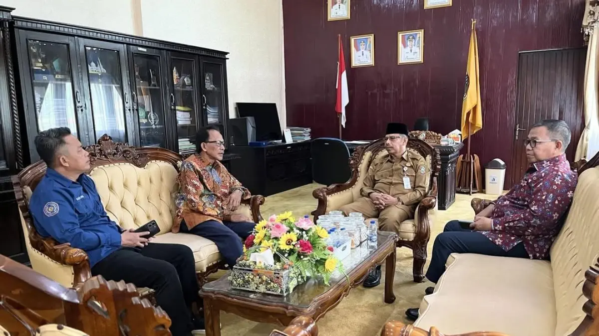 Sekda Ismail saat menerima audiensi Kepala LP3M UMP, Prof Helman Fachri