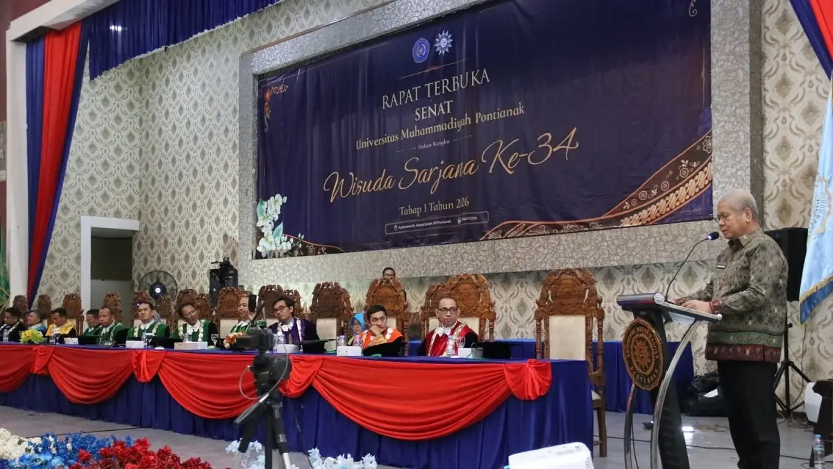 Sekda Kalbar, Harisson menyampaikan sambutan saat menghadiri wisuda Sarjana ke-34 Tahap I UMP. (BIRO ADPIM KALBAR FOR PONTIANAK POST)