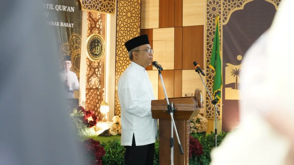 Sekda Pontianak Amirullah membuka MTQ ke-34 tingkat Kecamatan Pontianak Barat di Aula Kantor Camat Pontianak Barat, Minggu (26/4). (ISTIMEWA)