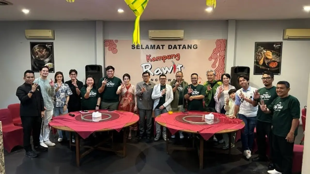 Wali Kota Singkawang Tjhai Chui Mie saat menyambut tim produksi dan para pemeran film “Sebelum Tiga Puluh”, Jumat (24/4) sore.