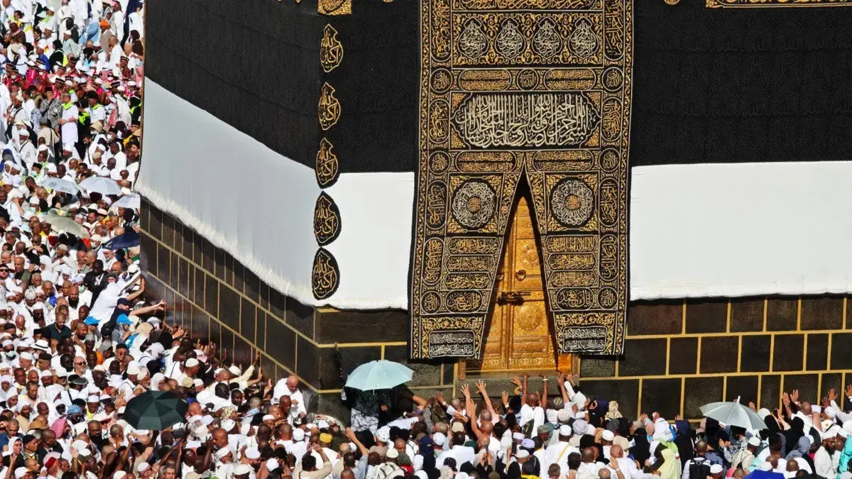 Haji atau umrah dengan harta haram, seperti hasil korupsi, bagaimana hukumya? (DOK JAWA POS)