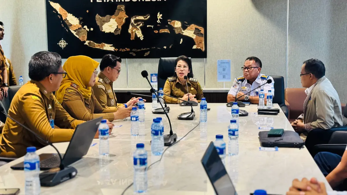 Pemerintah Kota Singkawang berkoordinasi dengan Direktorat Jenderal Perhubungan Udara, Kementerian Perhubungan RI terkait upaya peningkatan fasilitas Bandara Singkawang, Senin (27/4).