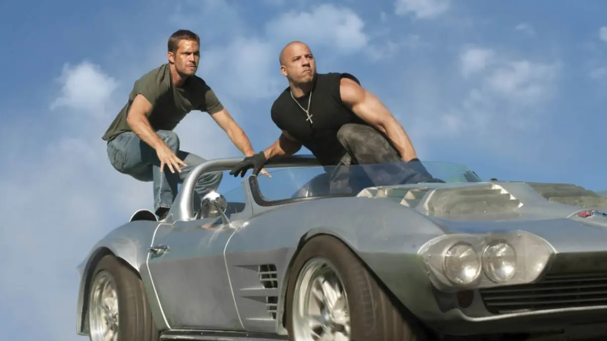Salah satu adegan dalam sekuel The Fast and The Furious. (IMDB(