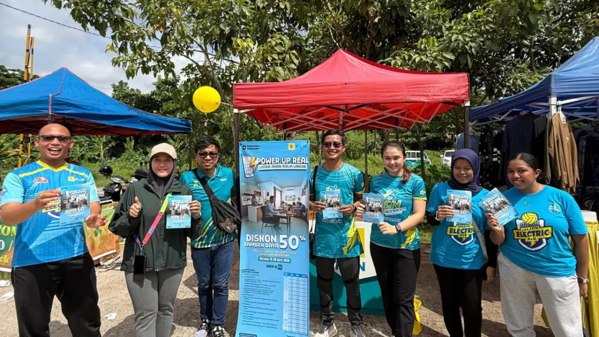 Tim PLN UP3 Pontianak menggelar promosi program tambah daya “Power Up Real: Listrik Aman, Kerja Lancar” kepada masyarakat dalam kegiatan Car Free Day di Jalan Ahmad Yani, Pontianak.