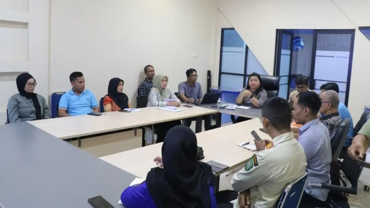 Kegiatan sosialisasi penerapan sistem omnichannel kepada admin media sosial OPD. 
