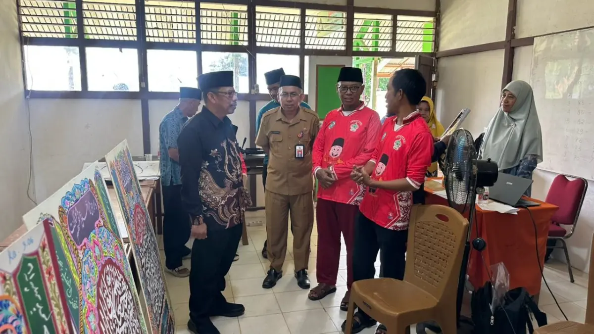 Ketua LPTQ Ismail saat melakukan monitoring MTQ ke-37 di Sadaniang