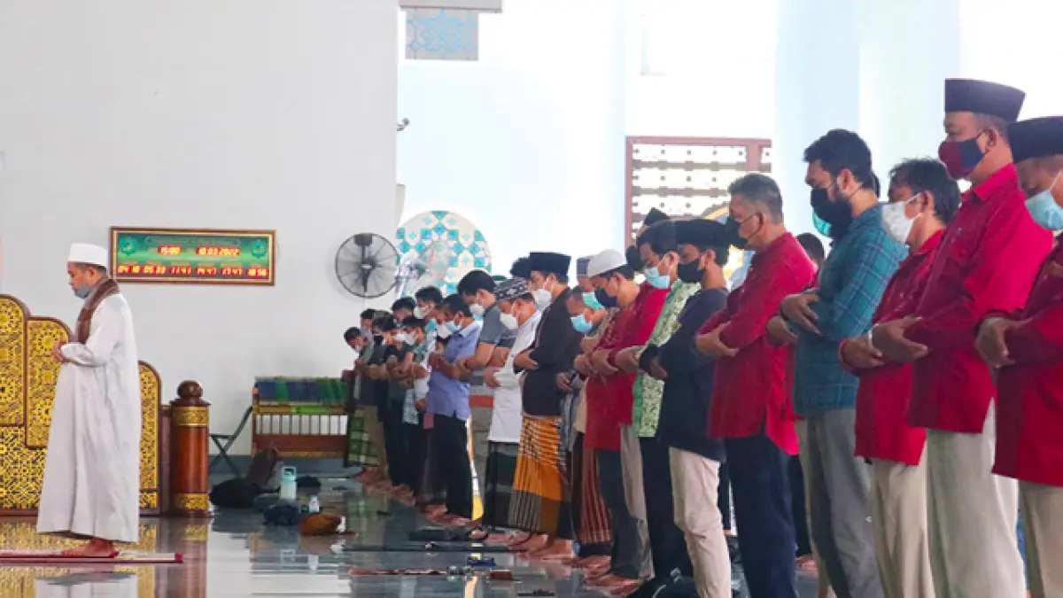Salat berjamaah di masjid (DOC JAWA POS)