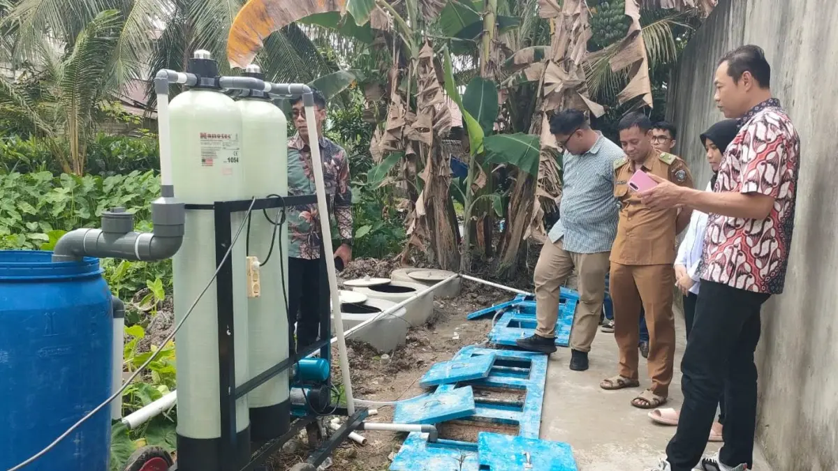 Tim BSPJI Pontianak saat melakukan survei dan uji sampel limbah SPPG Sungai Batang