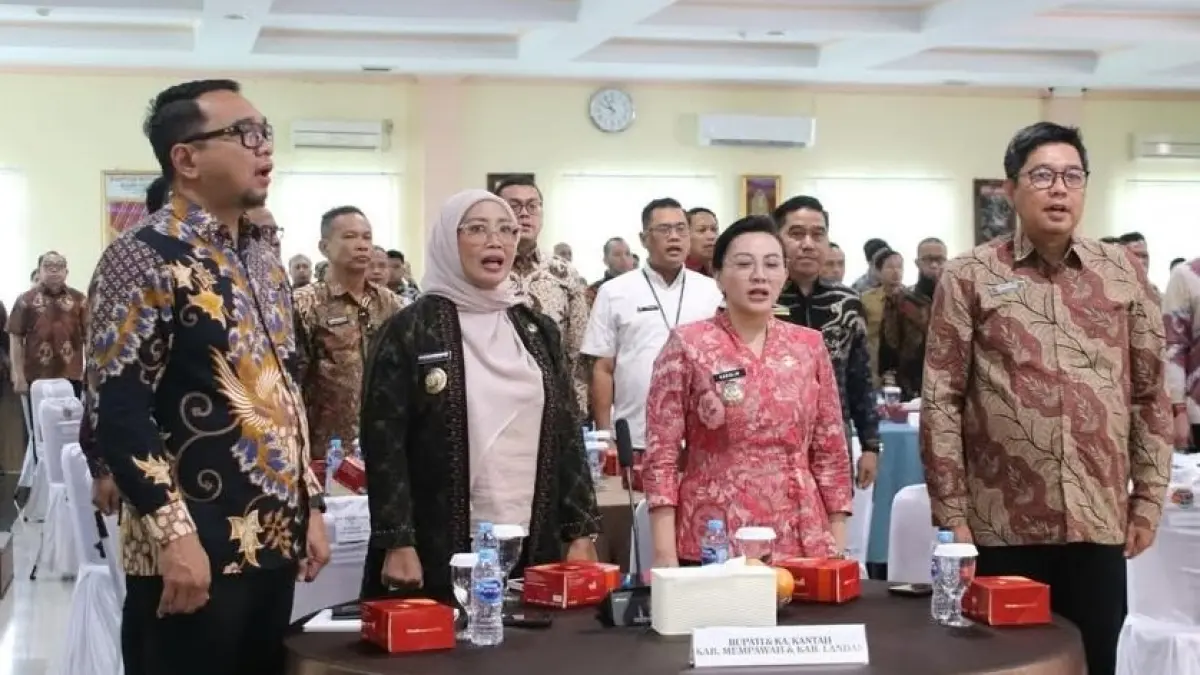Bupati Mempawah Erlina saat menghadiri rakor GTRA di Pontianak.