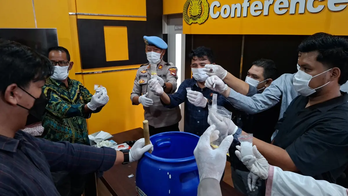  Satresnarkoba Polres Singkawang memusnahkan barang bukti narkotika jenis sabu dan ekstasi hasil pengungkapan kasus di wilayah hukumnya, Kamis (30/4).