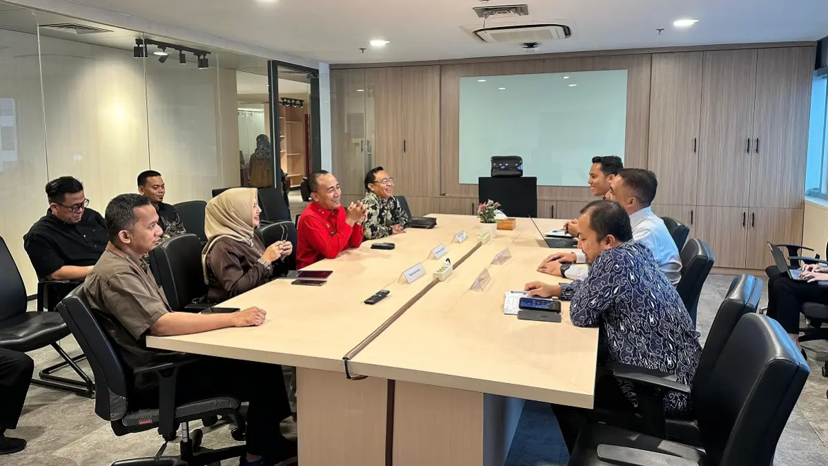 Wakil Gubernur Krisantus Kurniawan saat berdialog dengan Deputi Bidang Pemerataan Pembangunan Wilayah, Agraria, dan Tata Ruang Kementerian Koordinator Bidang Infrastruktur dan Pembangunan Kewilayahan RI. (Adpim Pemprov Kalbar)