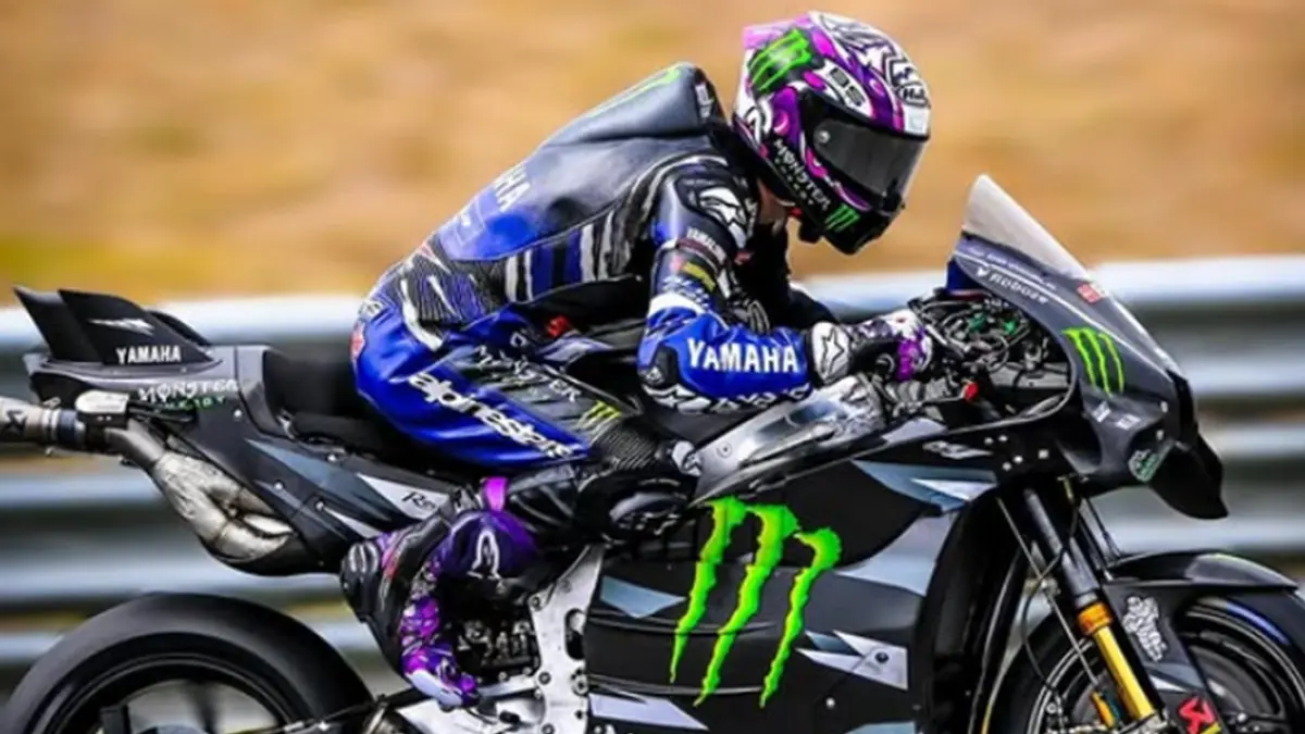 Fabio Quartararo memacu motor Yamaha dalam MotoGP 2026 di tengah tantangan mesin V4 baru. (INSTAGRAM/@fabioquartararo20)