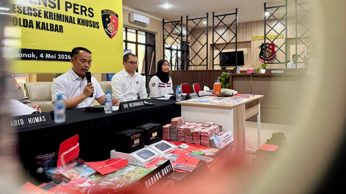 Direktorat Reserse Kriminal Khusus (Ditreskrimsus) Polda Kalbar menggelar konferensi pers terkait kasus tambang emas ilegal di Kalimantan Barat, Senin (4/5). MEIDY KHADAFI/PONTIANAK POST