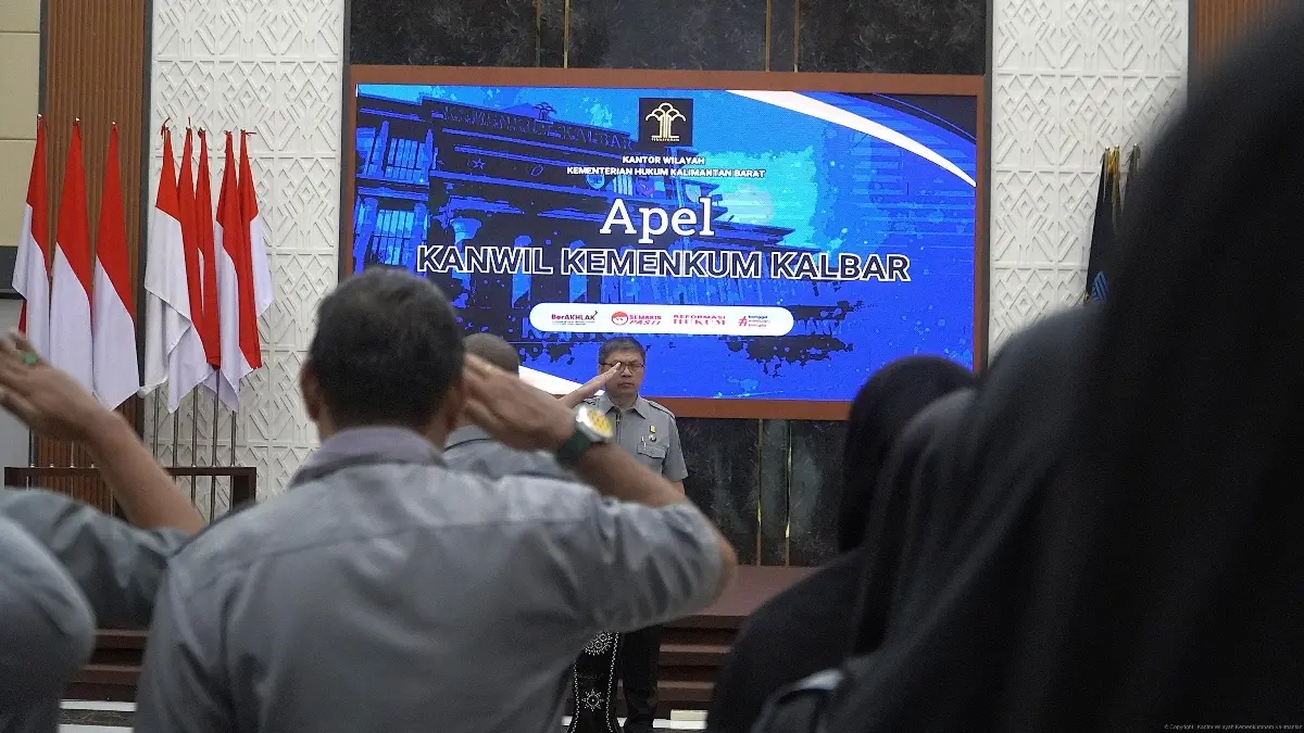 Kantor Wilayah Kementerian Hukum Kalimantan Barat melaksanakan apel pagi di Aula Soepomo, Senin (4/5). (DOK KANWIL KEMENKUM KALBAR)