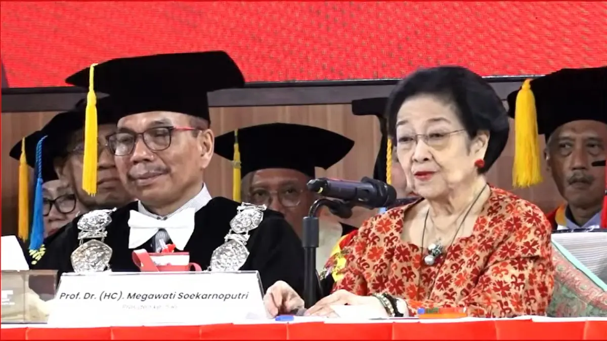 Megawati Soekarno Putri pada acara pengukuhan Profesor Emeritus Arief Hidayat di Universitas Borobudur. (YOUTUBE)
