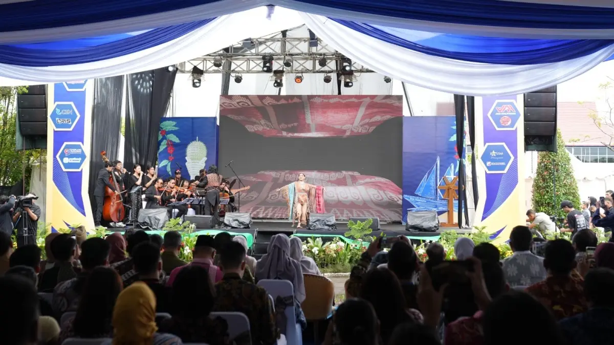 Produk Tenun Desa Umin Jaya Sintang yang ditampilkan dalam pembukaan Saprahan Khatulistiwa (ISTIMEWA)