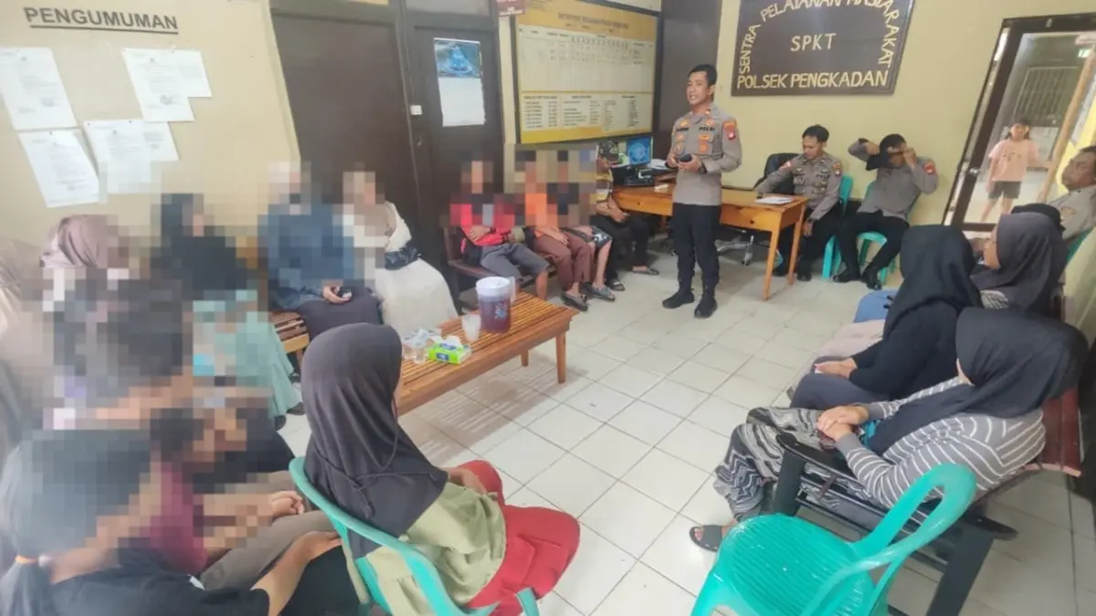 Proses mediasi kasus perundungan di Kecamatan Pengkadan. Masalah ini diselesaikan secara kekeluargaan dan adat. (ISTIMEWA)