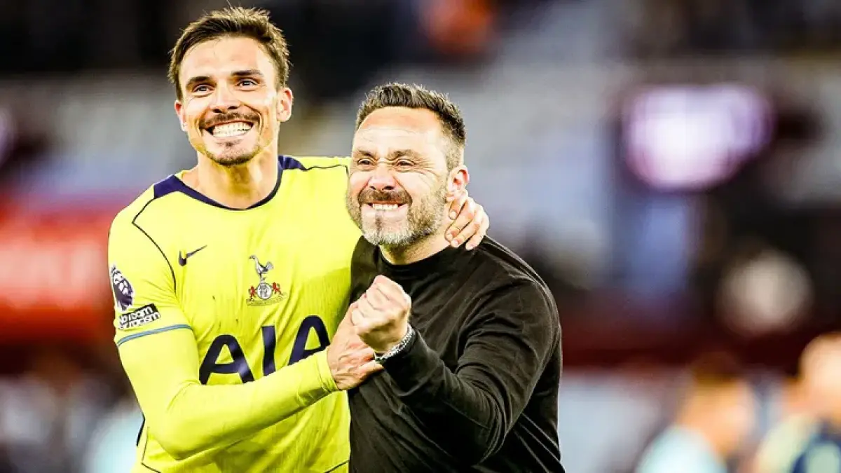 Roberto de Zerbi merayakan kemenangan penting atas Aston Villa di Villa Park. (DOK.TOTTENHAM HOTSPUR)