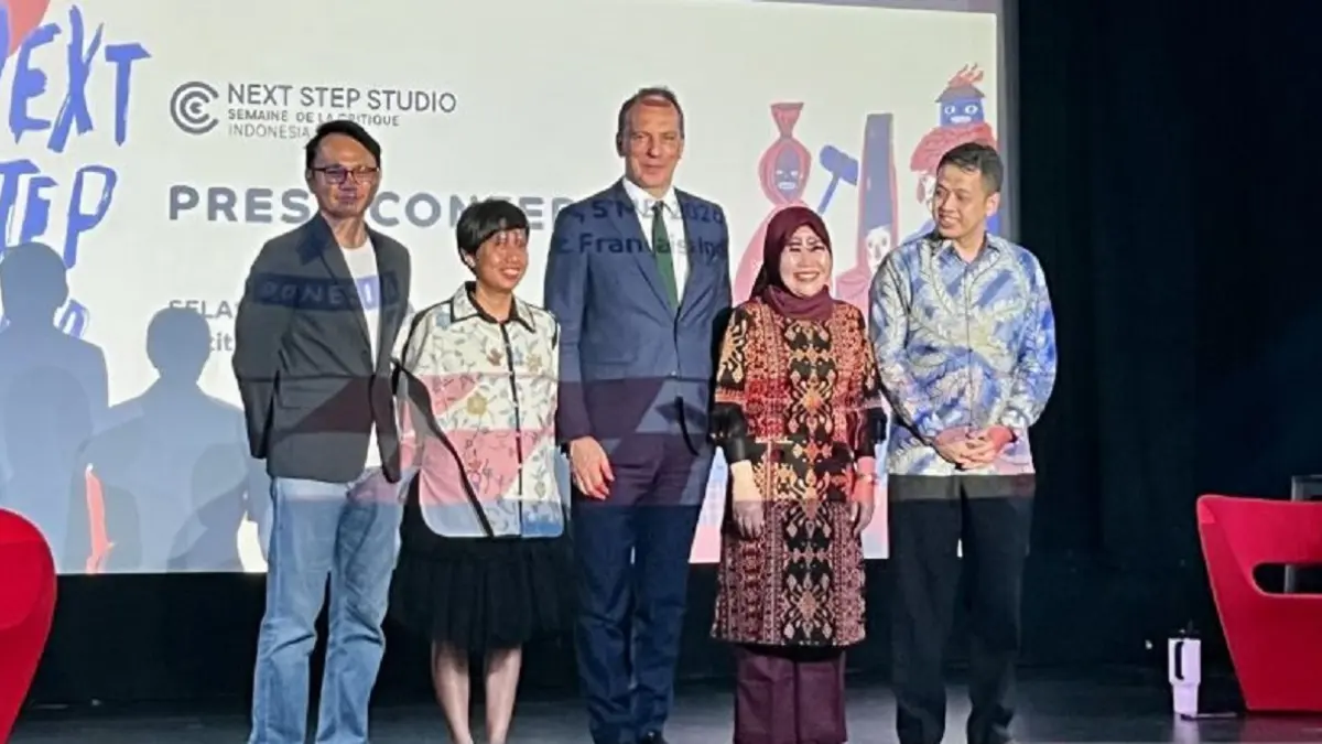 Direktur Film, Musik, dan Seni Kementerian Kebudayaan RI Irini Dewi Wanti (kanan ke-2) dalam konferensi pers Next Step Studio Indonesia di Institut Français Indonesia (IFI) Thamrin, Jakarta, Selasa (5/5). (ANTARA/Farika Nur Khotimah)