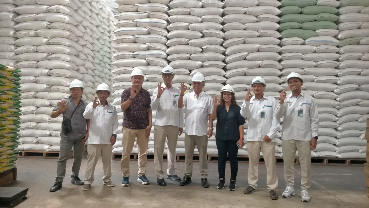 DPRD Singkawang melakukan inspeksi mendadak (sidak) ke Gudang Bulog Singkawang guna memastikan stok beras mencukupi untuk wilayah Kota Singkawang, Senin (4/5).