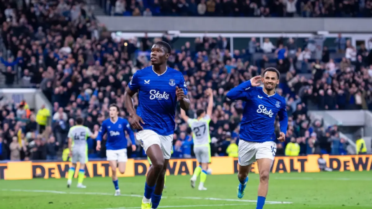 Pemain Everton Thierno Barry merayakan golnya ke gawang Manchester City. Dalam laga itu, Barry mencetak brace alias dua gol. (dok. Everton)