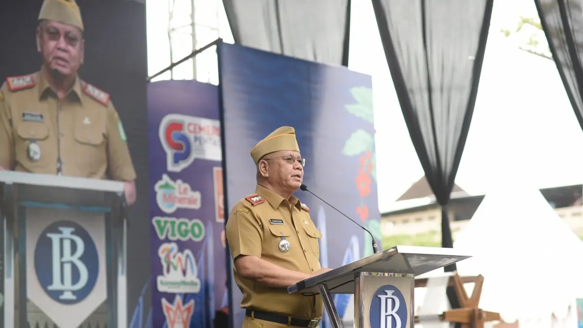 Sekretaris Daerah, Harisson saat menyampaikan sambutan di acara Saprahan Khatulistiwa. (Adpim Pemprov Kalbar)
