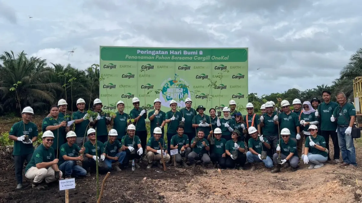 ULIN dan Cargill saat foto bersama, tanam 1.000 pohon di Ketapang untuk restorasi ekosistem hijau