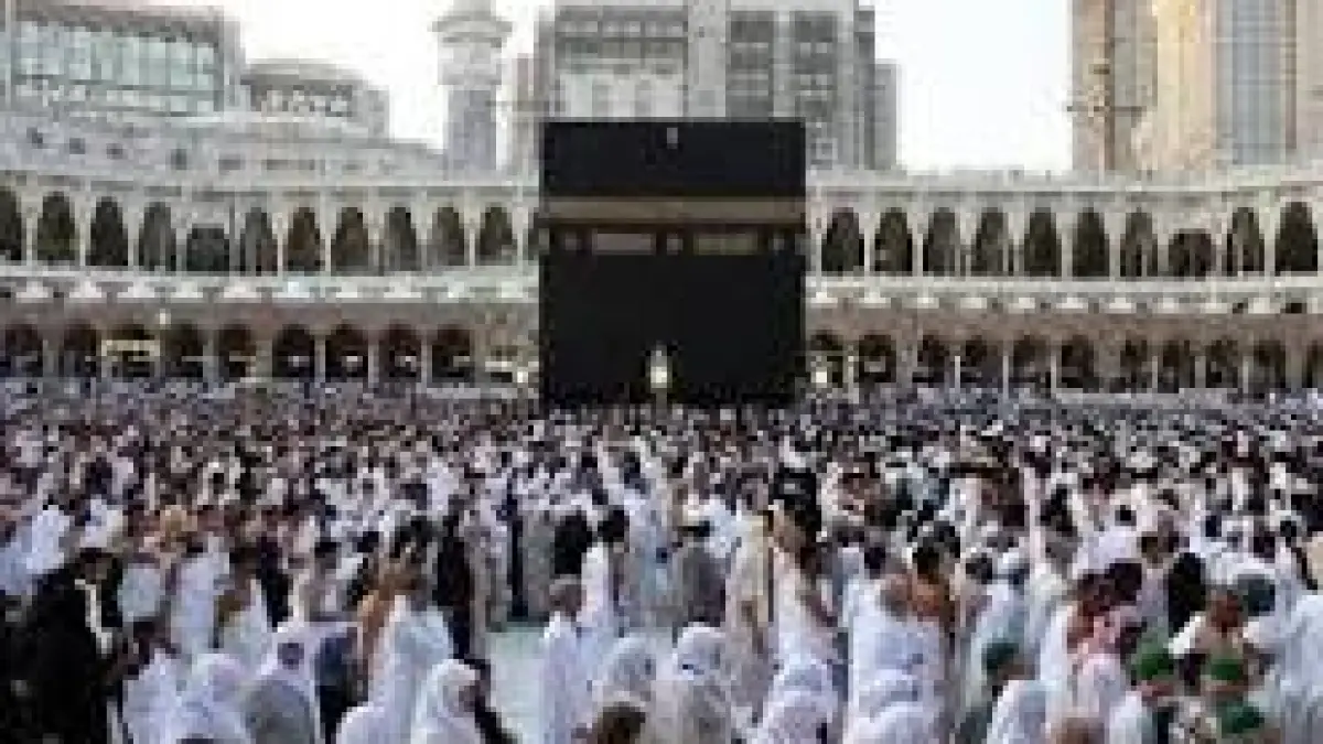 Jemaah haji sedang berada di Baitullah (DOK JAWA POS) 